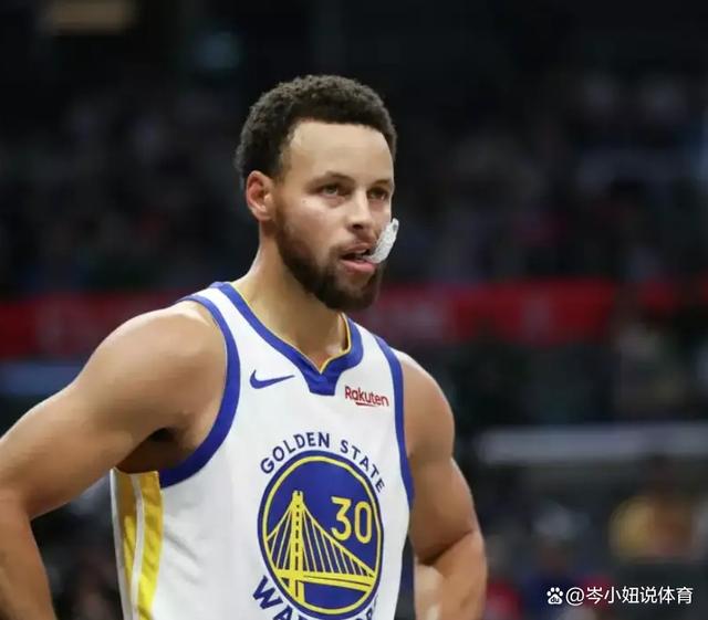 篮球巨星库里再次获得NBA最有价值球员奖